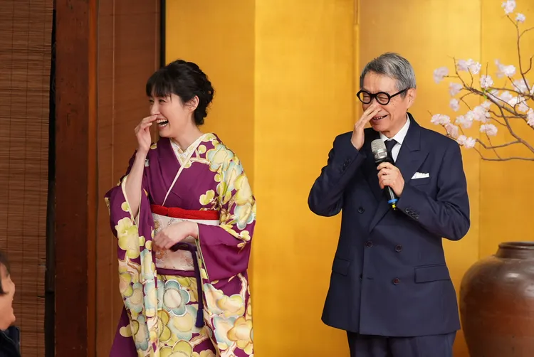 田中千繪和田中東尼笑的樣子很同步。彭欣偉攝