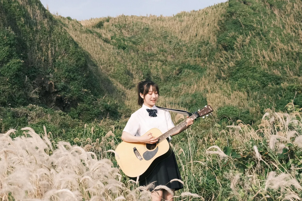 千禧年治癒系創作新聲 BELISH ，以《星星降落那天》作為首張專輯揭開序章。 BELISH 提供