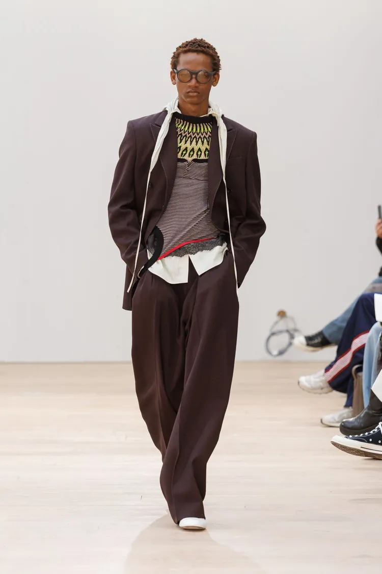 JINS攜手設計師時裝品牌「beautiful people」大玩堆疊美學。品牌提供