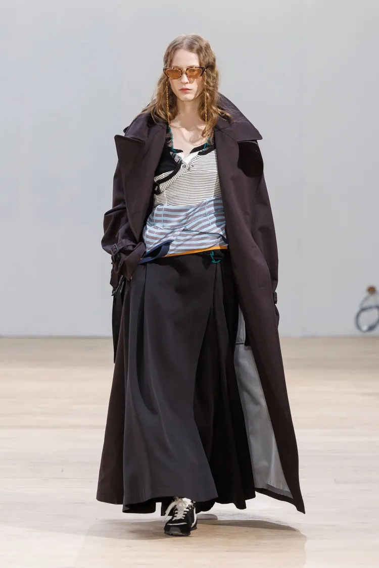 每款聯名墨鏡還配有趣味感眼鏡鍊。品牌提供