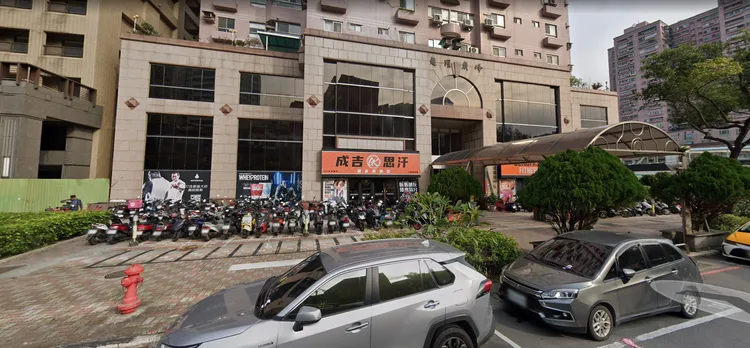 美女教練指控，她在新北三重館任職時遭到已婚店長騷擾，甚至向她告白。翻攝Google Map