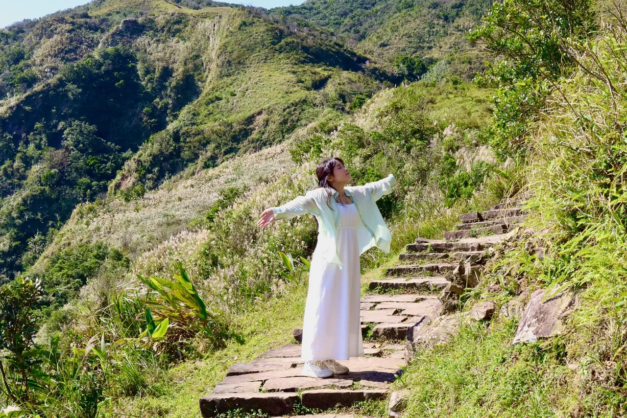 登高草嶺輕鬆健行。業者提供
