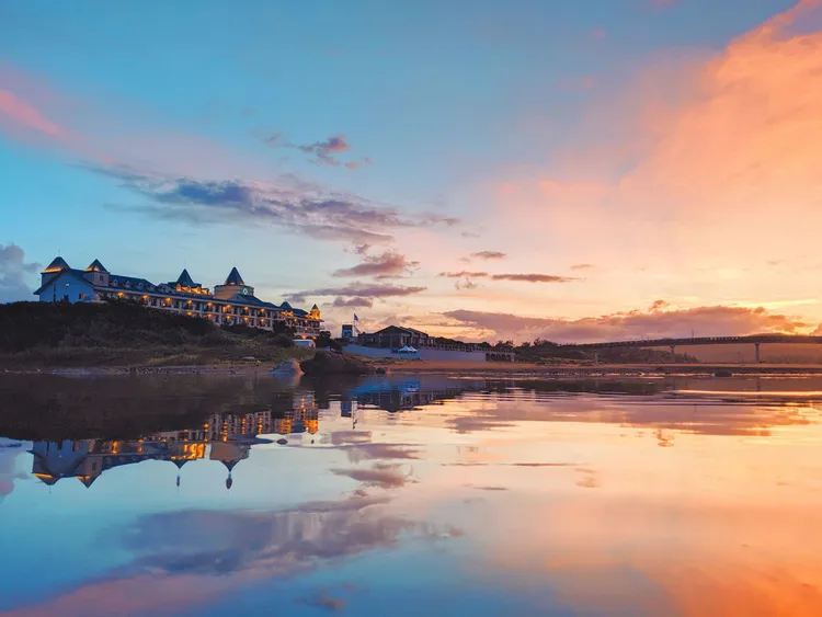 福隆海邊、夕陽美景。業者提供