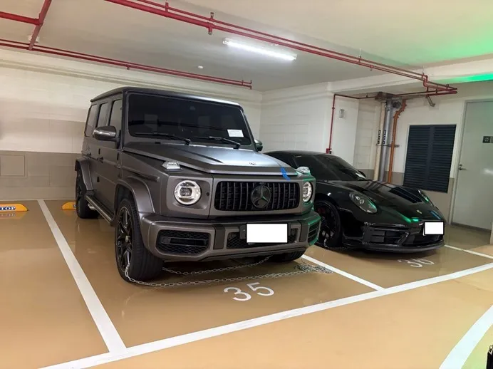 調查局查扣到的豪車Mercedes-Benz AMG G63(左)及 PORSCHE 911 CARRERA GTS(右)。調查局提供