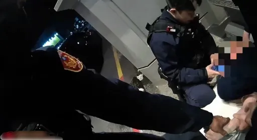 高雄苓雅4男當街喧嘩！不理警察制止遭管束　順便查獲通緝犯