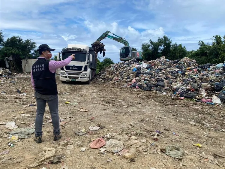 小琉球垃圾危機始作俑者竟是李四川胞弟，在地人證實但認為不能混為一談。資料照、屏縣府提供