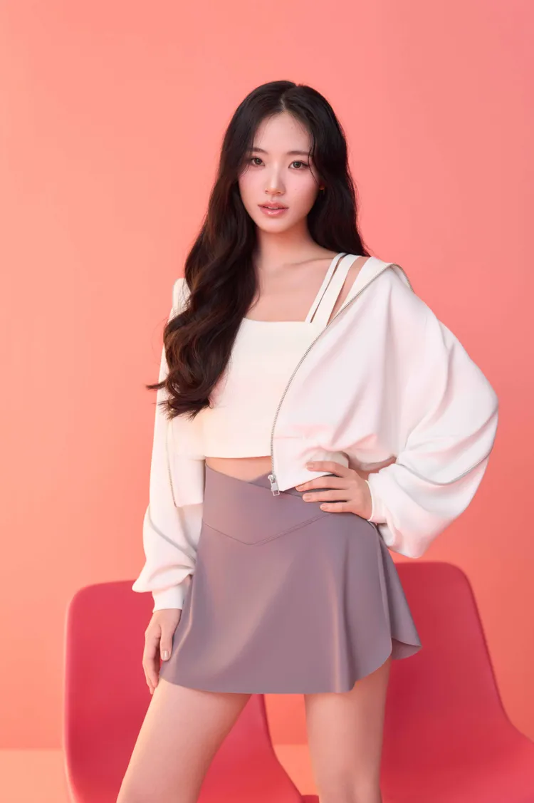 Lily認為同套造型加上Cozy莫代爾外套後，很適合從白天一路待到晚上的節日安排。品牌提供