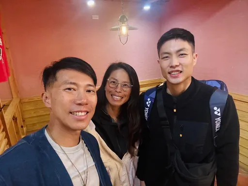 謝淑薇和台灣體壇兩名將合影！笑：為什麼我最黑？