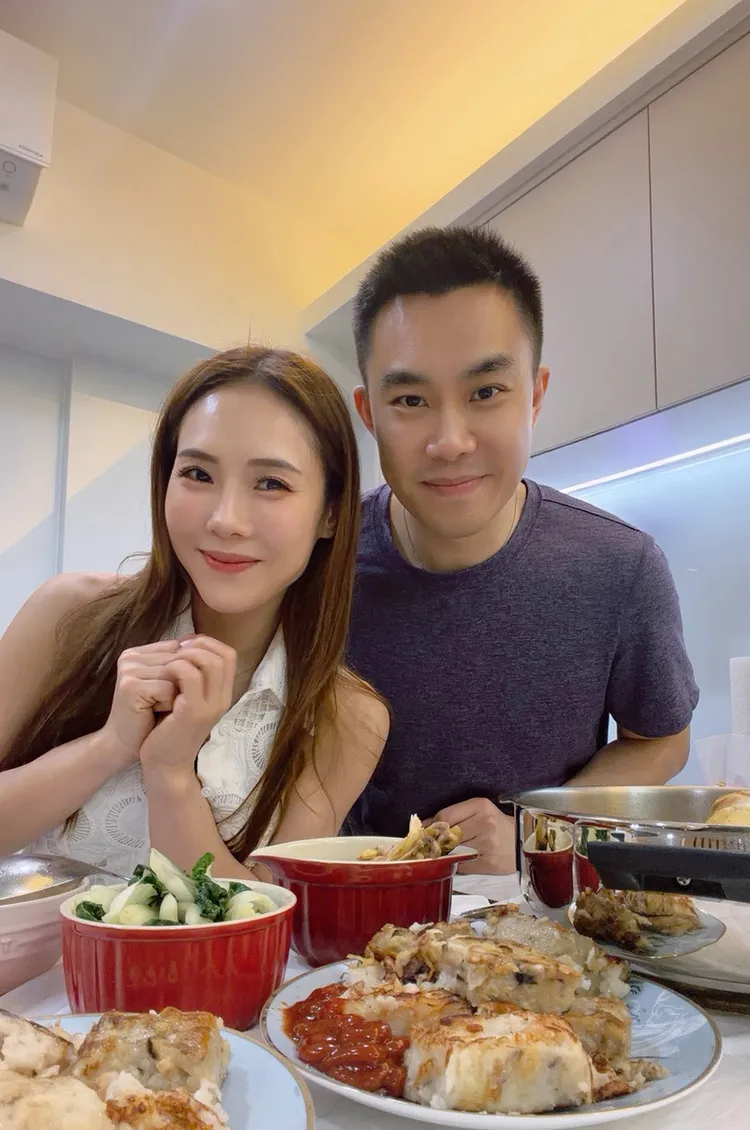 吳申梅入境隨俗，準備盆菜與蘿蔔糕等年菜收服帥尪。喜上梅梢娛樂提供