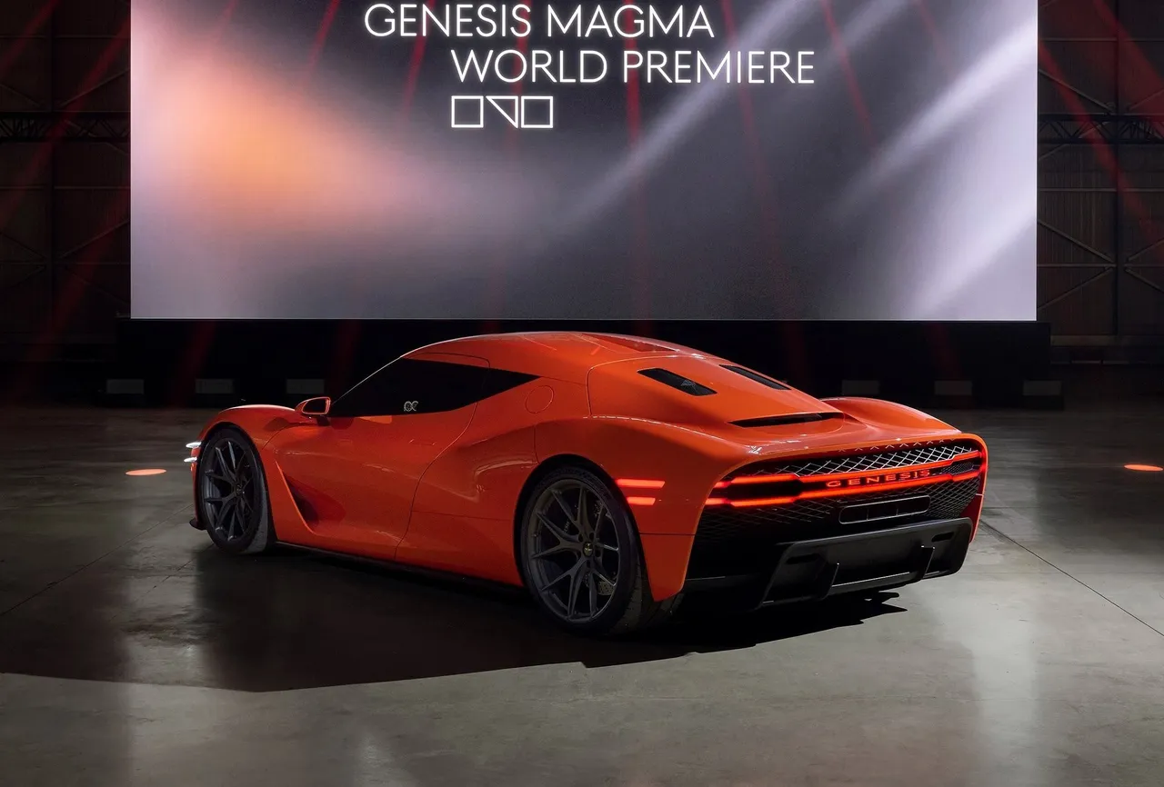 車尾設計著重高速行駛時的下壓力與散熱效率，透過整合式尾翼與大尺寸後下擴散器布局，不僅強化視覺張力，也實際提升車輛在高速彎道與直線加速時的穩定性與動態表現。原廠照片