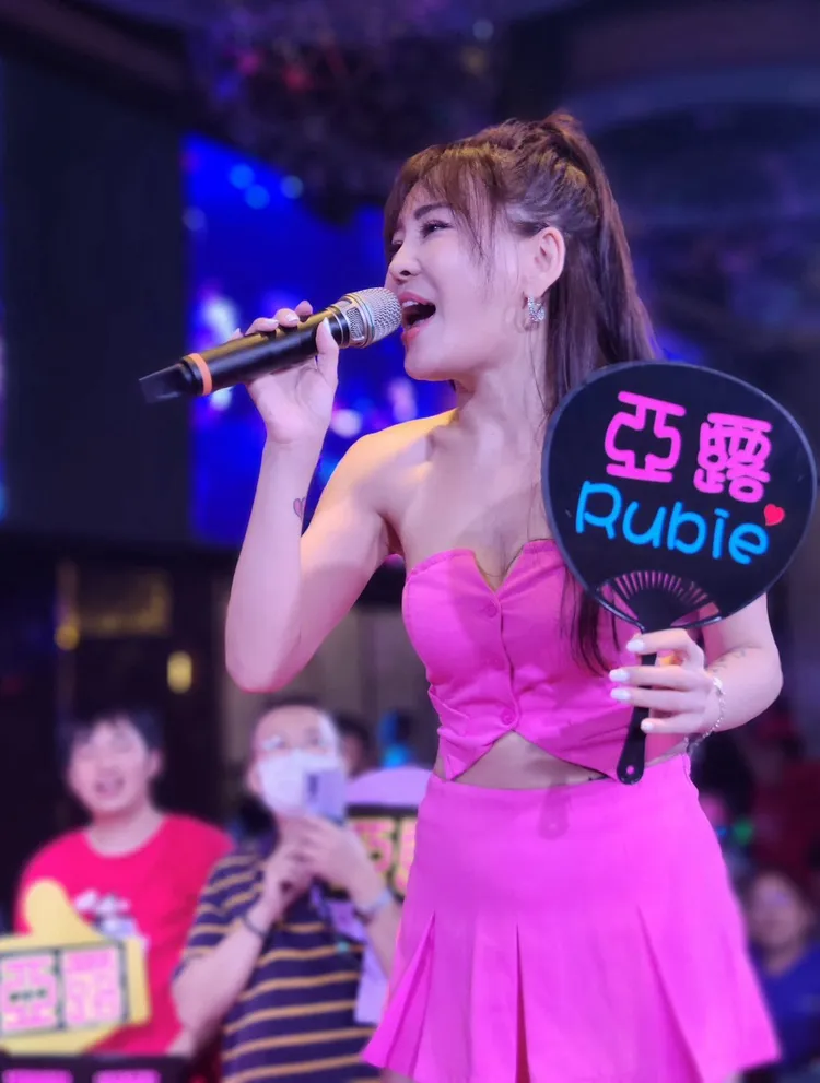 蔡亞露很會炒熱氣氛，活動滿滿。長興影視提供