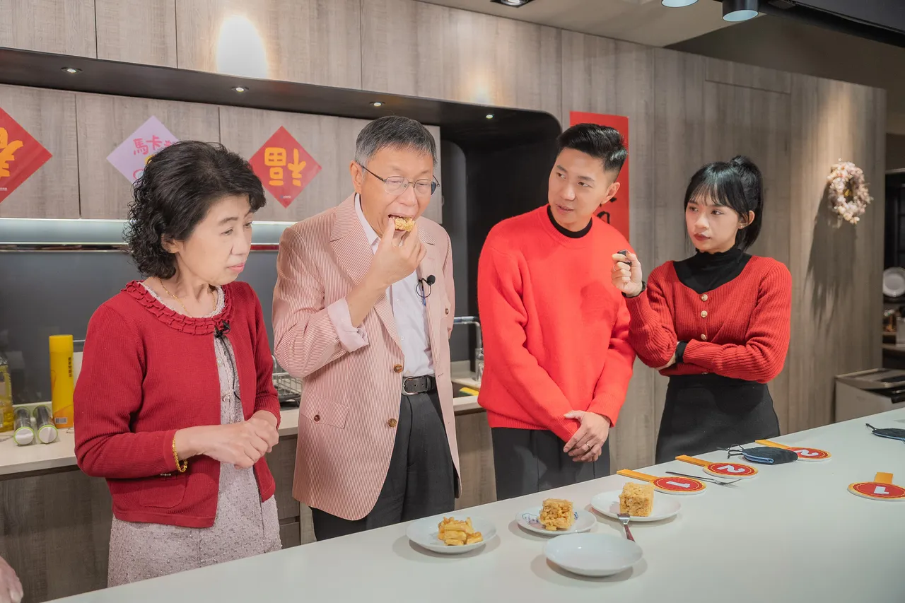 民眾黨前主席柯文哲、柯妻陳佩琪製作沙琪瑪。民眾黨提供