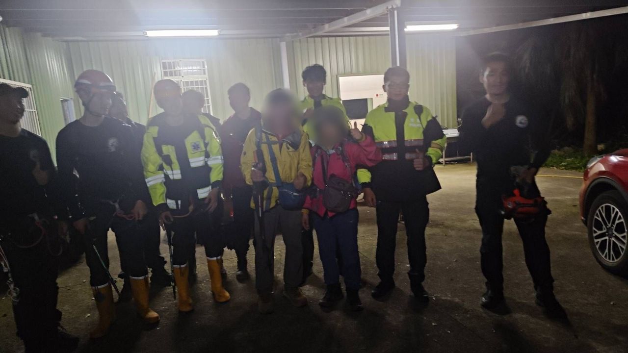 淡水天元宮山區夜驚魂!6旬夫婦迷失樹林 警消摸黑搜山尋人