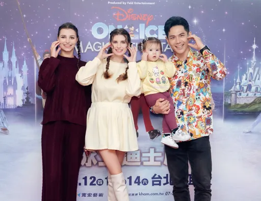 祖雄全家朝聖《冰上迪士尼》女兒狂拍手　臧芮萱震撼角色天上飛