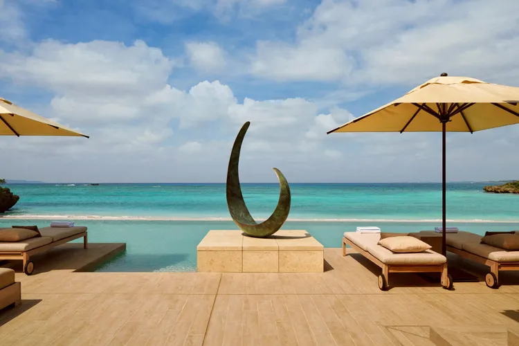 微風集團推出新春福袋活動，並與宮古島 Rosewood 酒店合作，提供「宮古島四天三夜機加酒行程」作為活動大獎。星宇航空提供