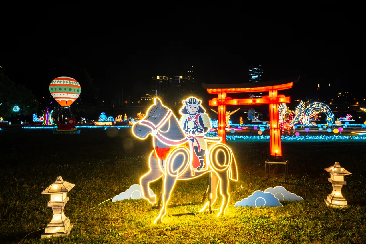 神馬國度燈區日本皇室「武士馬」。民政局提供