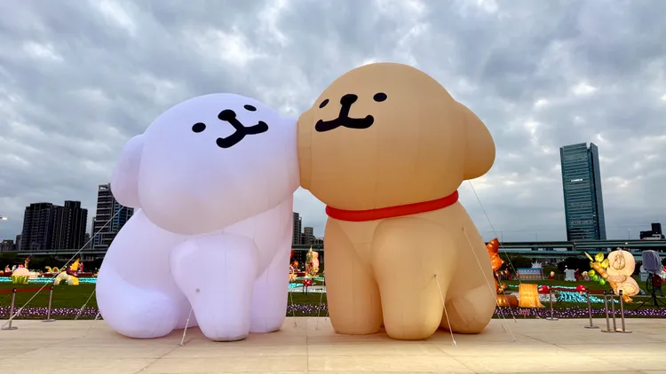 線條小狗燈區。民政局提供