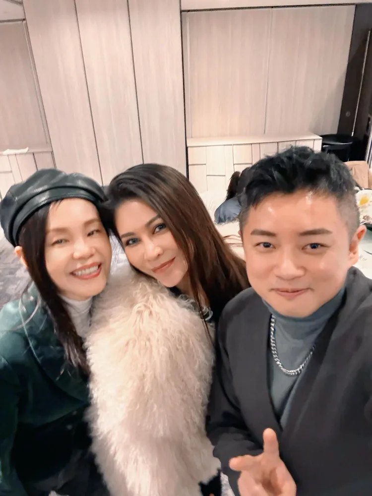 彭佳慧與左光平、艾怡良開心合影。翻攝左光平臉書