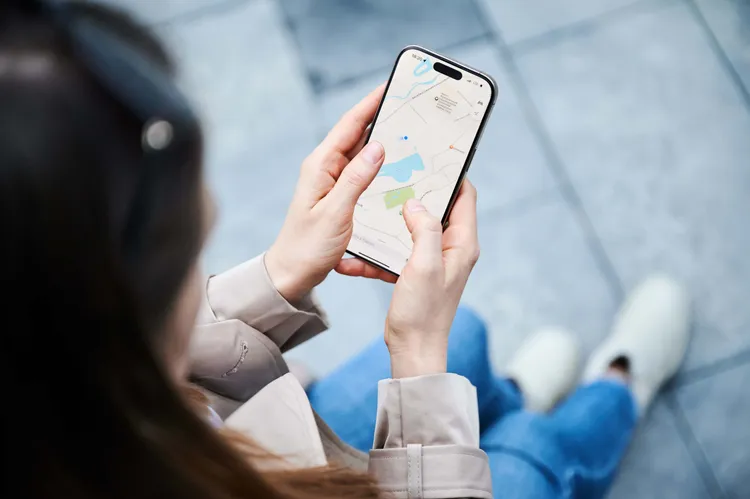 Klook調查出國哪一刻沒網路最崩潰，網友票選「找路時斷線」為第一名。業者提供