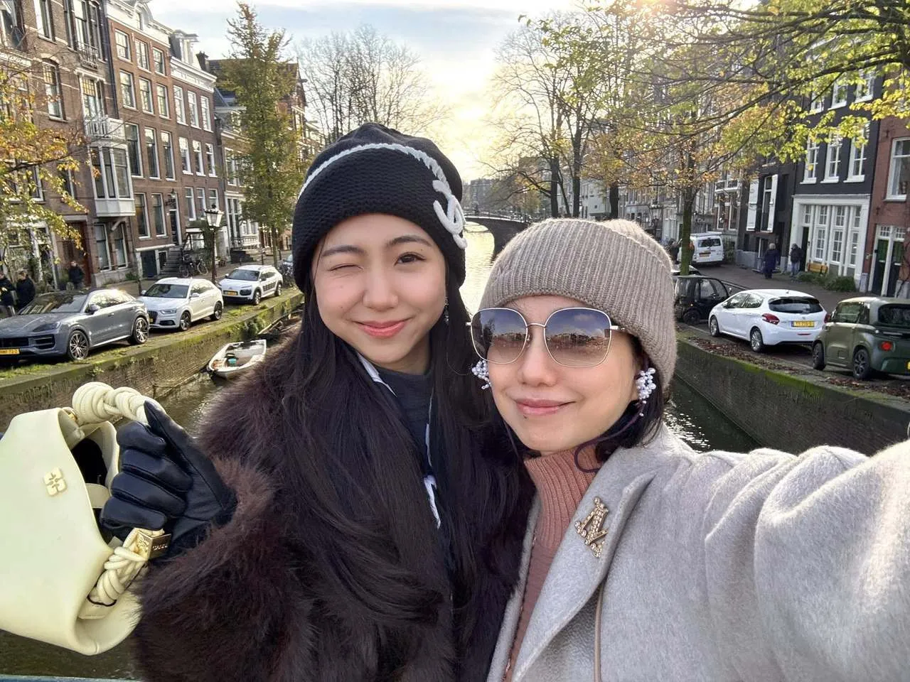 蔡幸娟（右）因女兒蛋蛋爆紅，而重回大眾眼光。摘自臉書