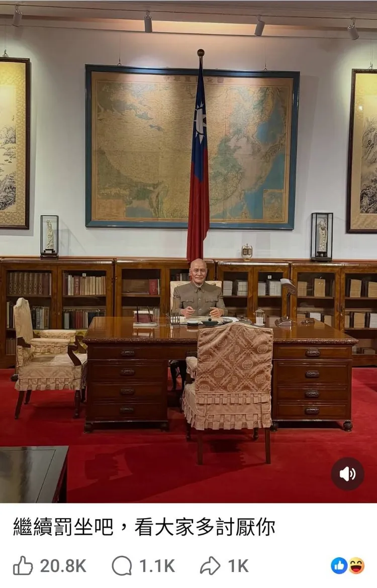 賈永婕也參觀蔣公常設展，拍下蔣介石辦公場景，配上嗆辣的圖說。翻攝賈永婕臉書