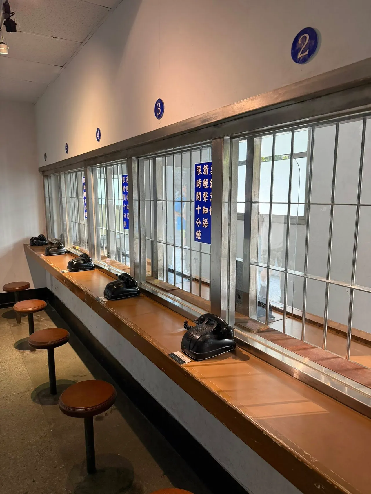 賈永婕拍下昔日景美看守所的接見室。翻攝賈永婕臉書