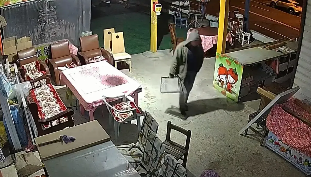 警方依監視器鎖定黃男行蹤，當日將他查獲到案。翻攝畫面