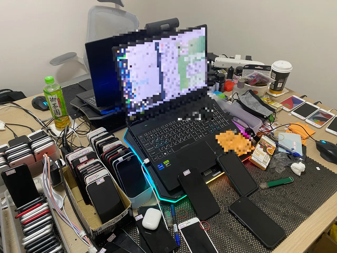 刑事局在台中破獲一個詐欺系統商，查扣相關設備。民眾提供