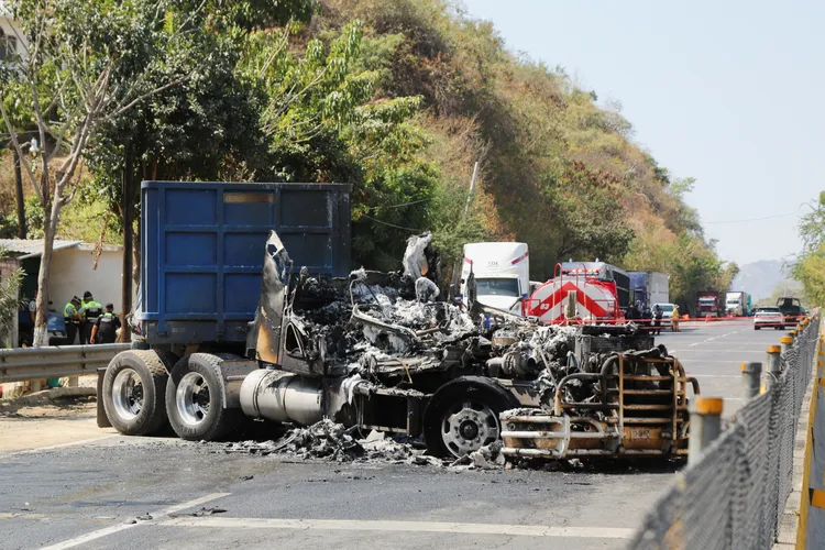 嚴重受損的車輛。路透
