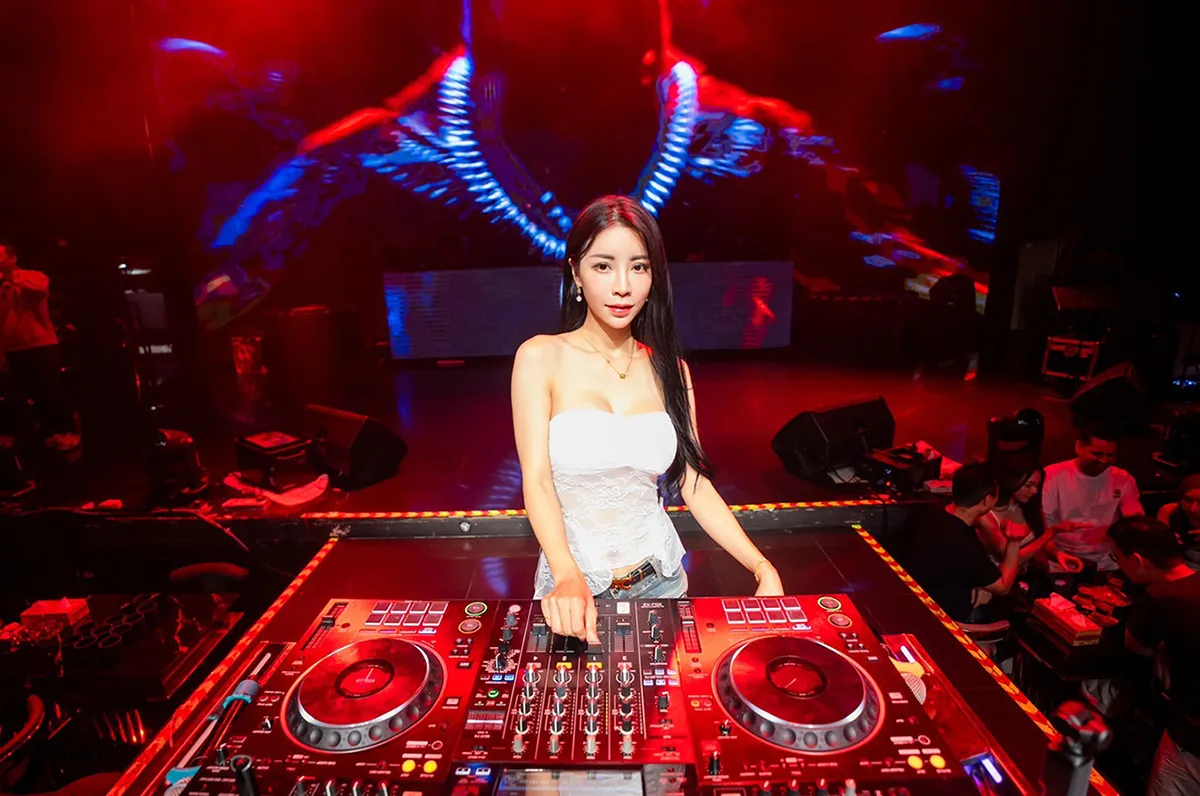 雖轉型當老闆，DJ Liya表示未來依舊可以兼差打碟。圓動力提供