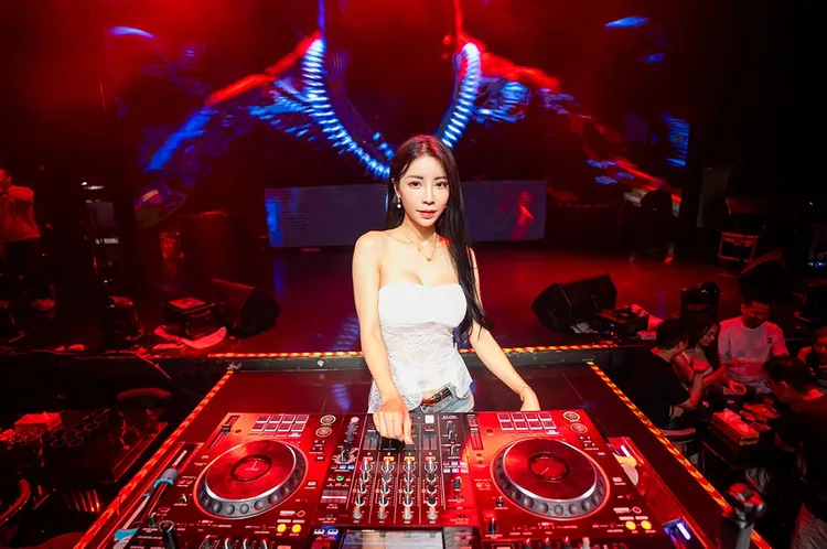 雖轉型當老闆，DJ Liya表示未來依舊可以兼差打碟。圓動力提供