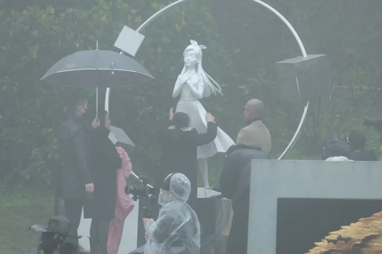 大S逝世周年！S媽親揭雕像淚崩了　依偎具俊曄思念愛女