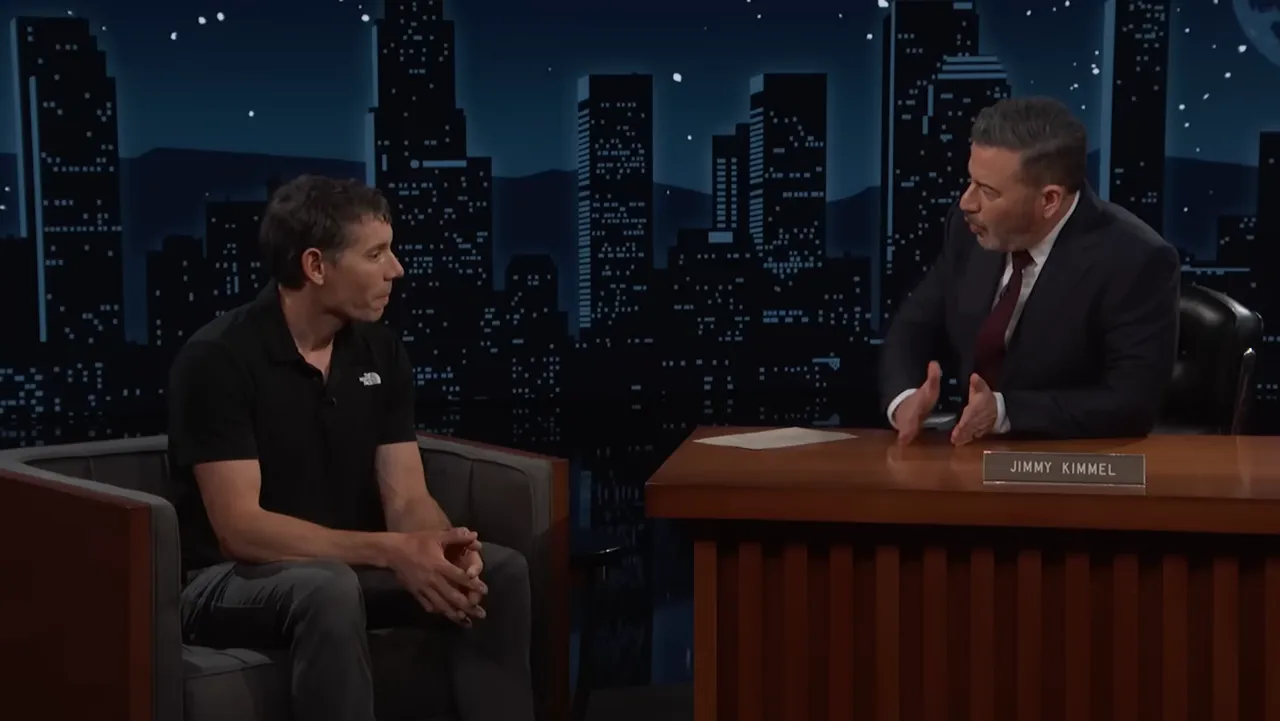 攀岩大神霍諾德登上熱門脫口秀《吉米夜現場》分享獨攀101挑戰內幕。翻攝《吉米夜現場》YT