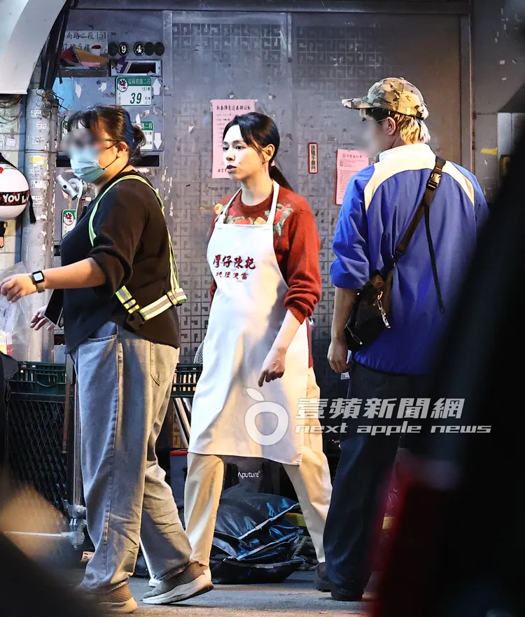 夏于喬圍裙下孕肚微微隆起。特勤中心攝