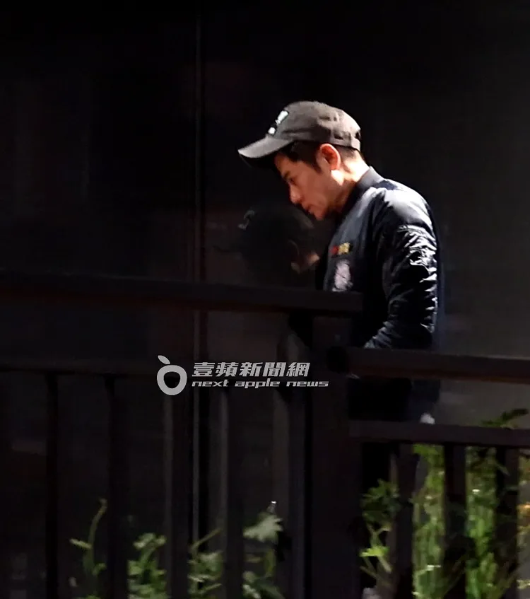 郭富城拔掉小鬍子，換上一身黑低調去吃麻辣火鍋。特勤中心攝