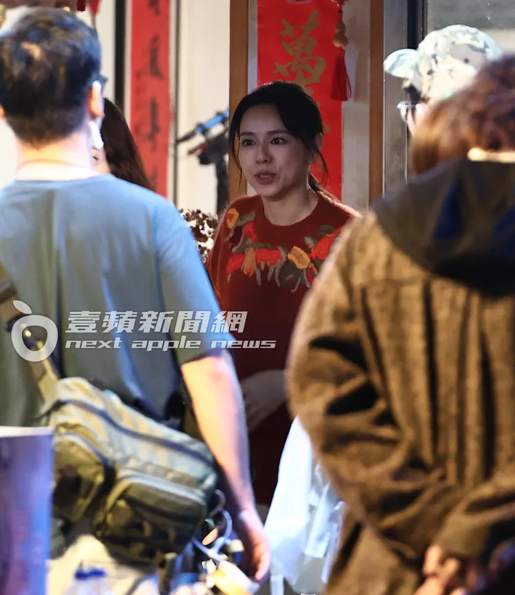 夏于喬挺著大肚子工作，整個人變圓潤。特勤中心攝