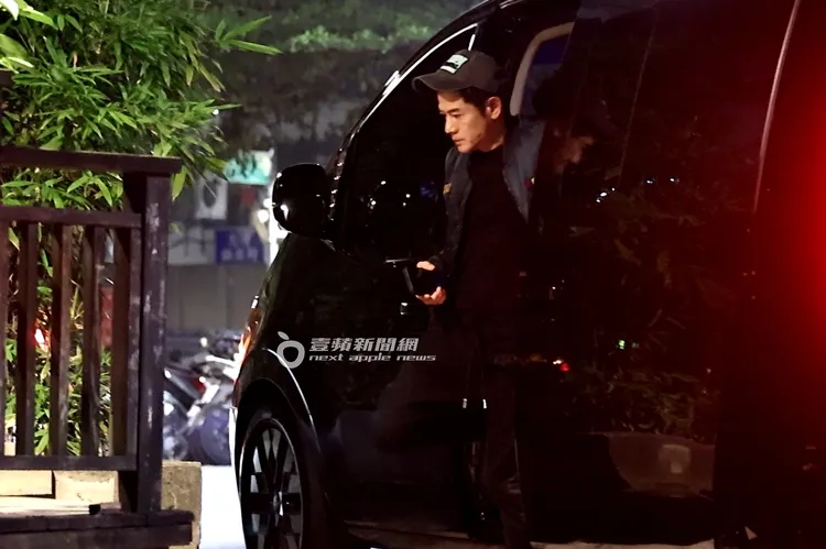 郭富城結束拍攝，前往他最愛的「太和殿」麻辣鍋。特勤中心攝