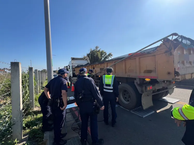 中壢警分局加強取締重劃區大型車違規。中壢警分局提供