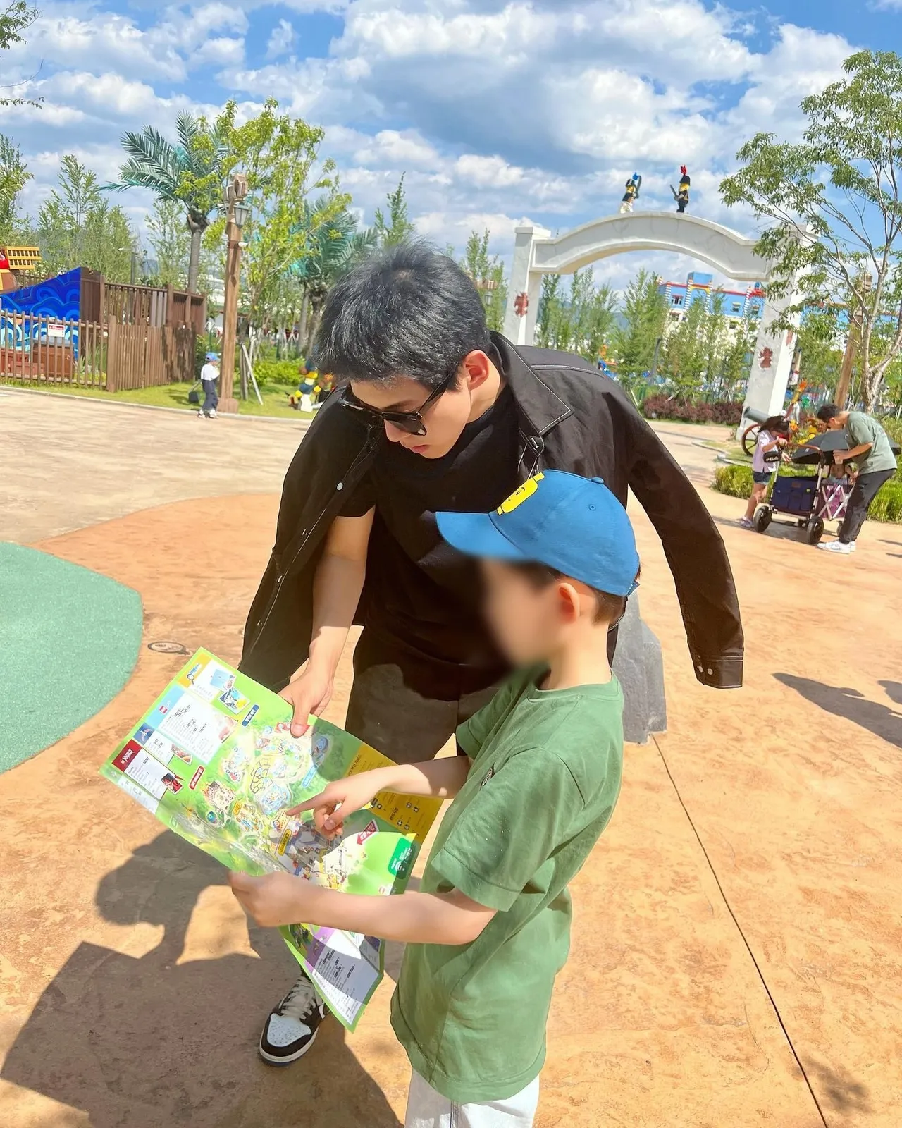 東澔在IG公開過疑似兒子的合照。翻攝東澔IG