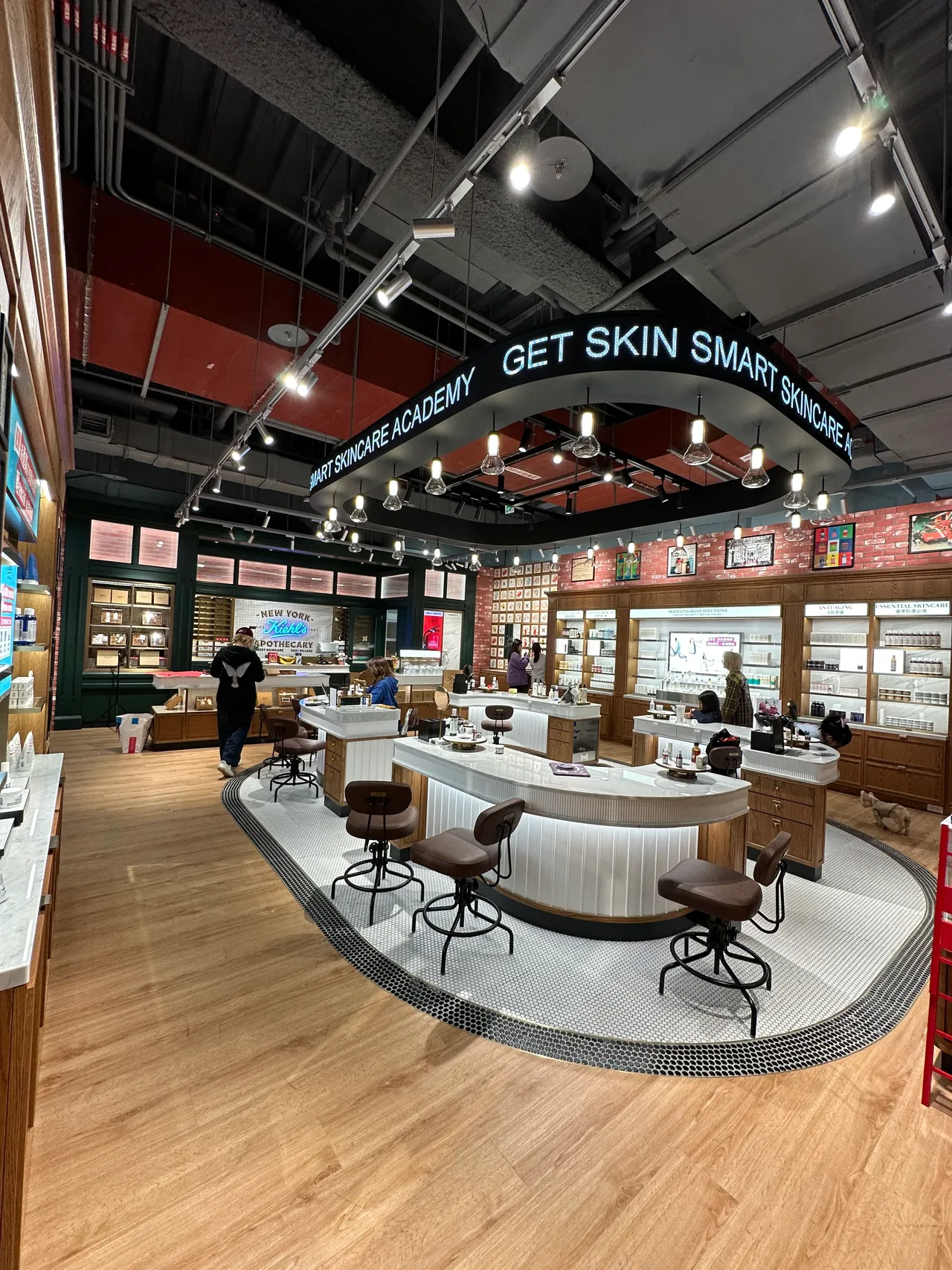 Kiehl's於南港LaLaport打造「全台最大」旗艦店。品牌提供