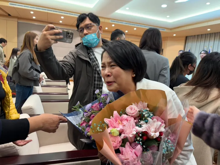 民眾黨立委李貞秀感動落淚。邱筠媜攝