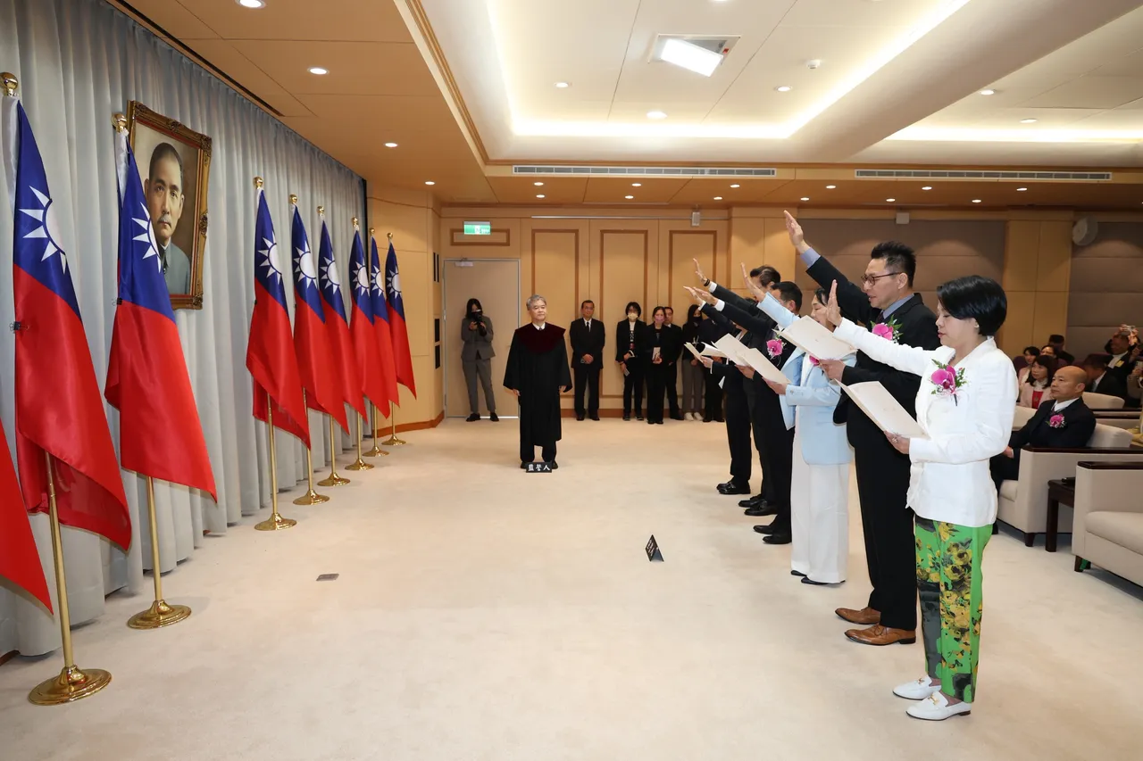 民眾黨立委就職宣誓儀式，立委李貞秀、洪毓祥、蔡春綢、陳清龍、王安祥、邱慧洳。莊宗達攝