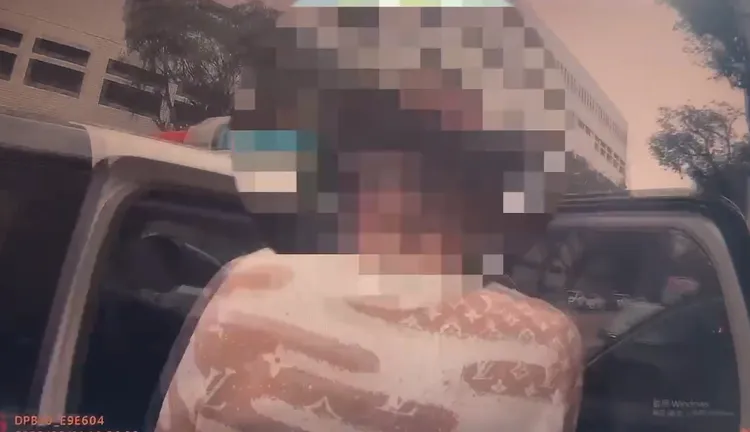 徐開喜被警方帶回。翻攝畫面