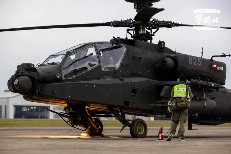 阿帕契攻擊直升機實施駐地訓練。軍聞社記者蔡枋澐攝