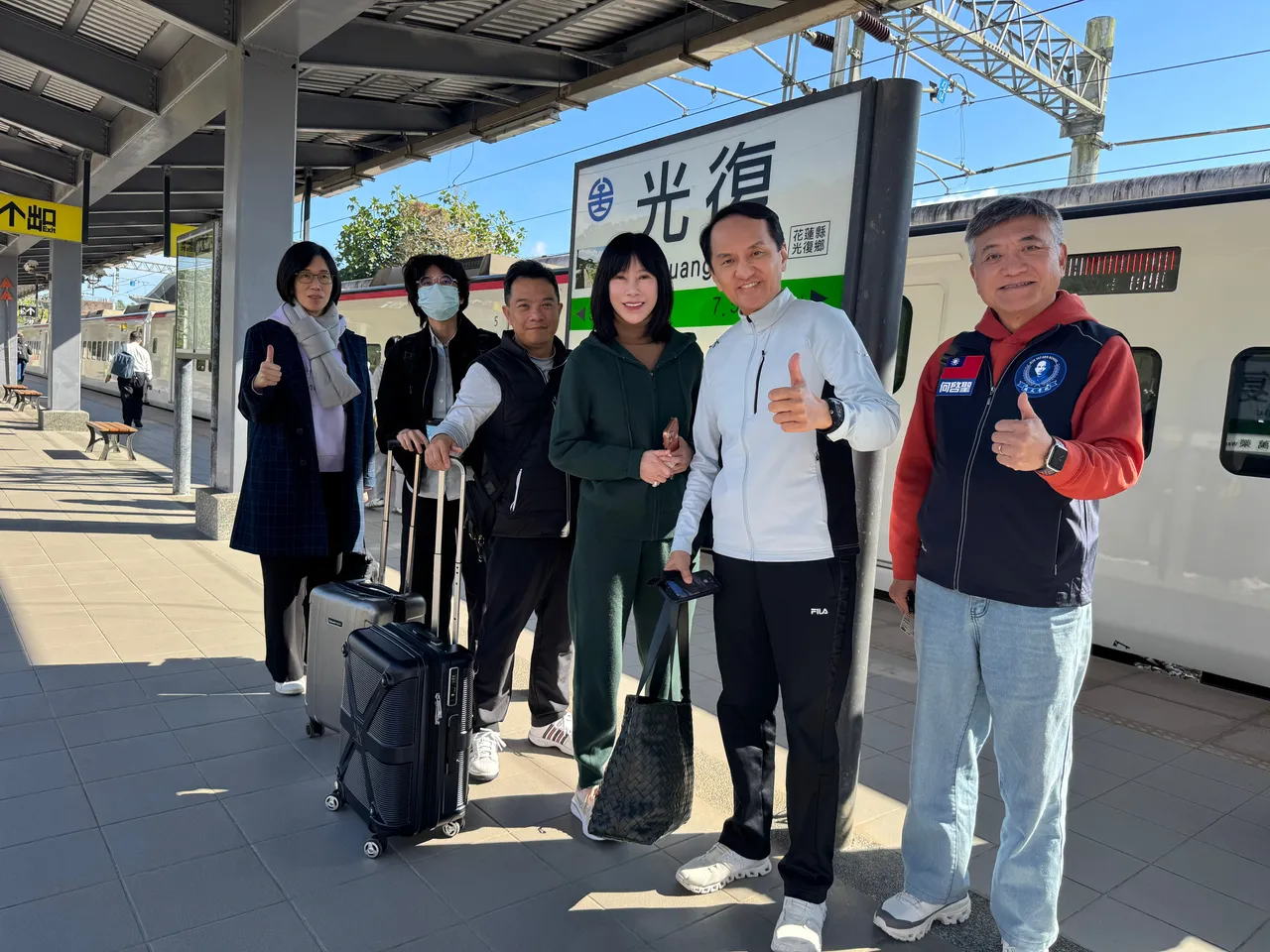 愛爾麗行善團隊抵達光復車站。彭欣偉攝