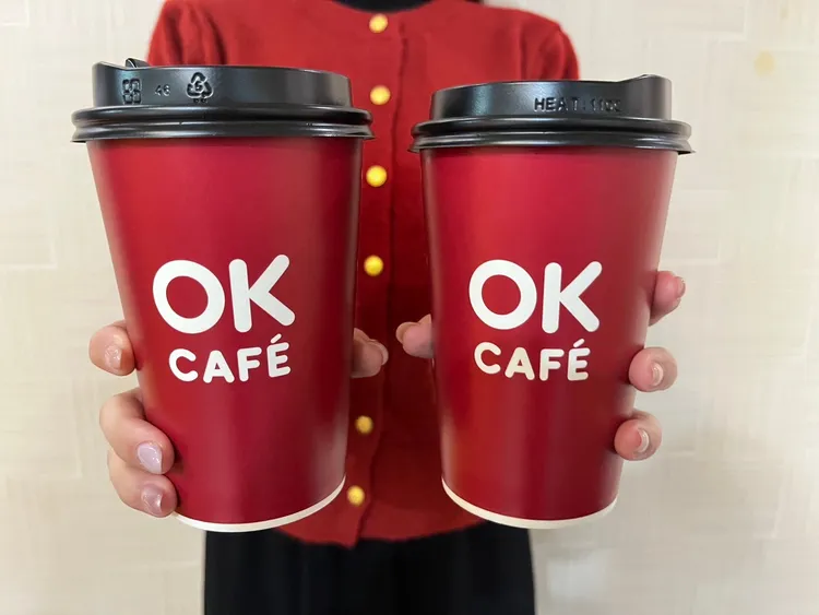 配合西洋情人節推出甜蜜風味飲品優惠，期間任選2杯8折。OKmart提供
