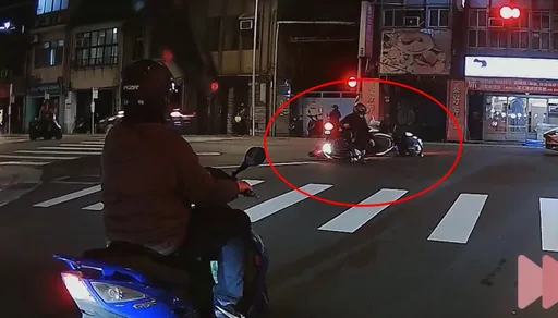 誰的鍋？南港2騎士對撞引熱議　鍵盤柯南揪這關鍵