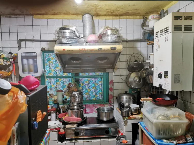 RF室外型熱水器安裝不得安裝在廚房。翻攝畫面