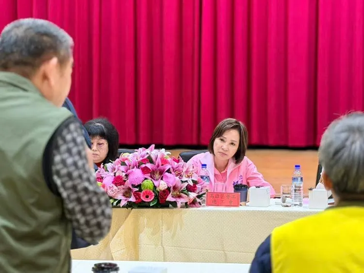 柯志恩10日出席台塑集團南亞企業工會會員代表大會，並與多個企業及職業工會理事長進行擴大座談。翻攝畫面