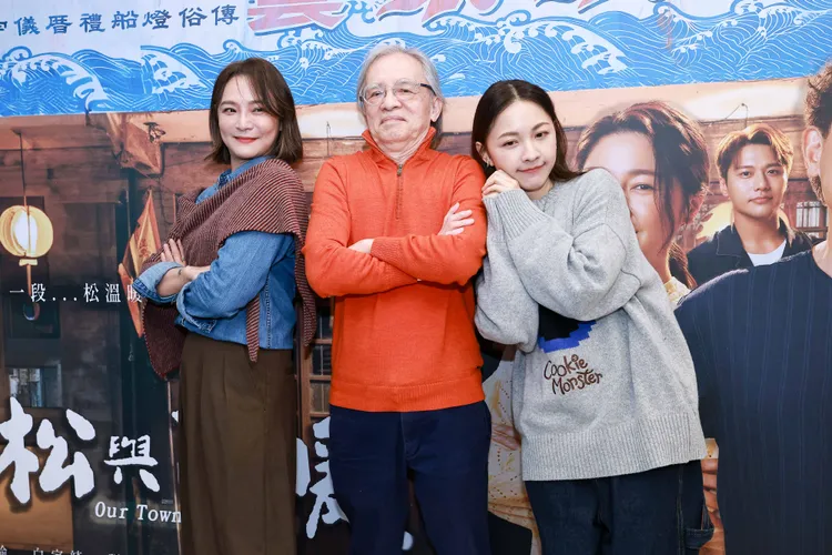 梁家榕、鄧志鴻、林玟誼劇中是一家人。民視提供